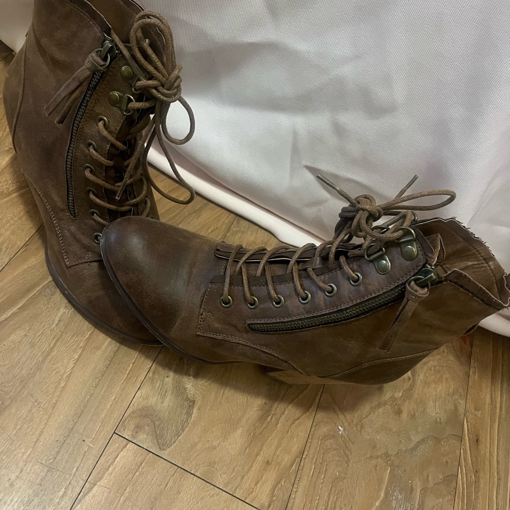 Charlies Brown Ankle Boots with Lace-Up Design